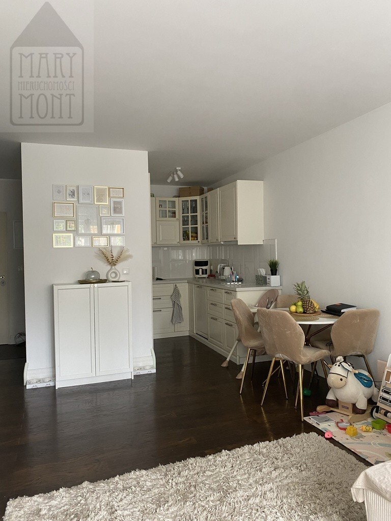 APARTAMANT W CENTRUM ŁOMIANEK. MIEJSCE POSTOJOWE.